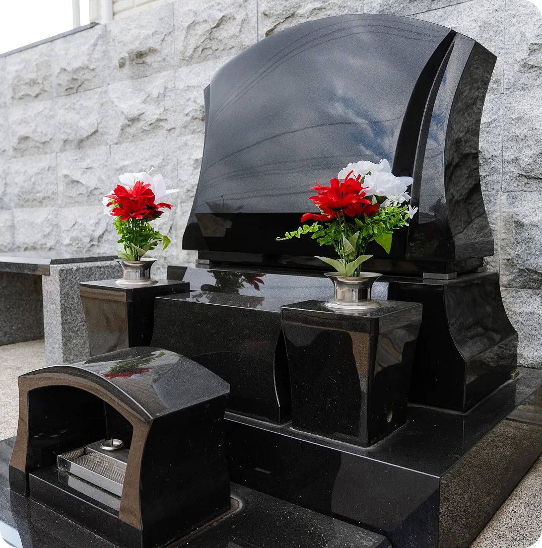 モダンで段差が少なく、<br>お参りしやすい